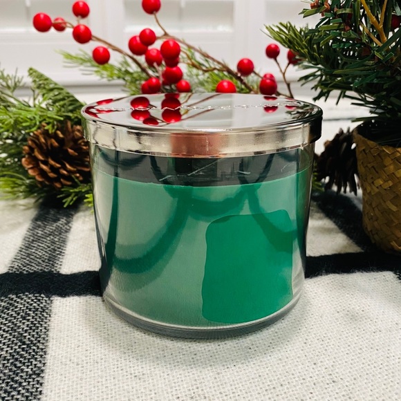 Vanilla Bean Noel 3 Wick Candle Bath & Body Works - Picture 2 of 5